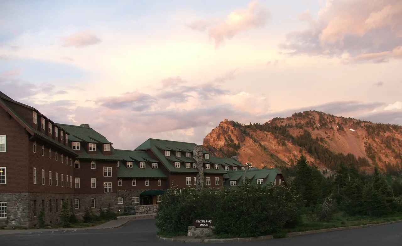 Crater Lake Lodge
This is an image of a place or building that is listed on the National Register of Historic Places in the United States of America. Its reference number is 81000096 (Wikidata).