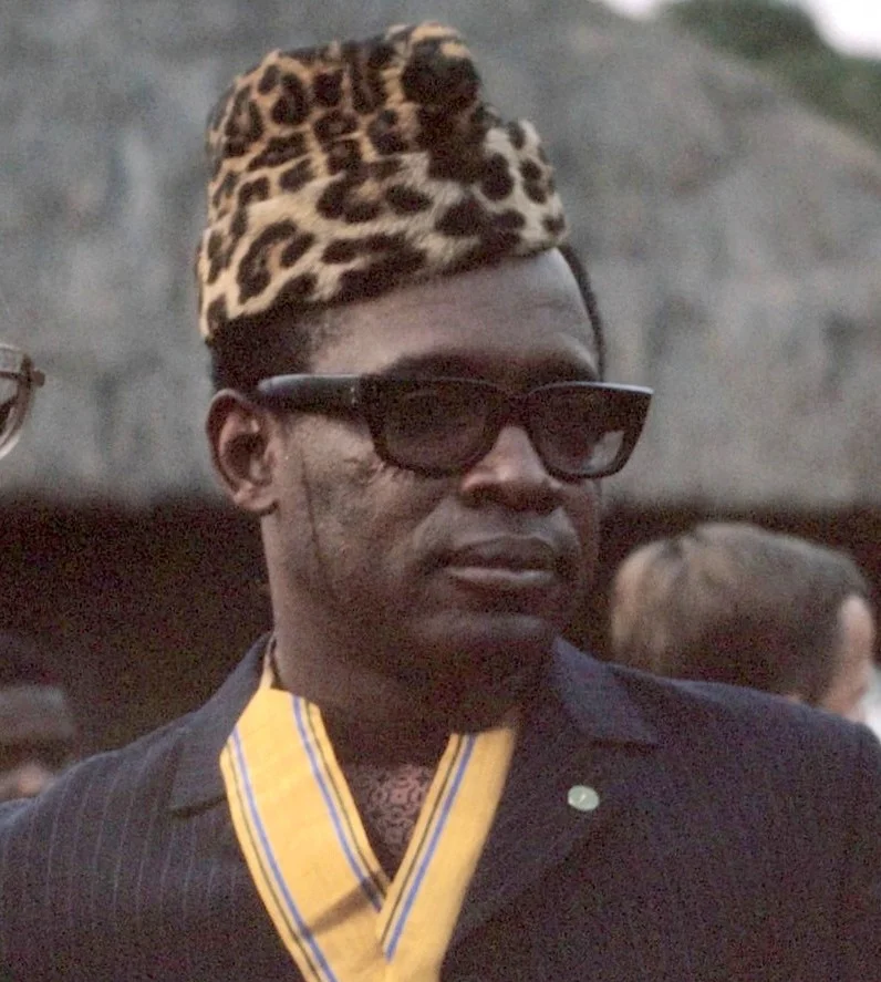 Prins Bernhard in Zaire met President Moboetoe ;
