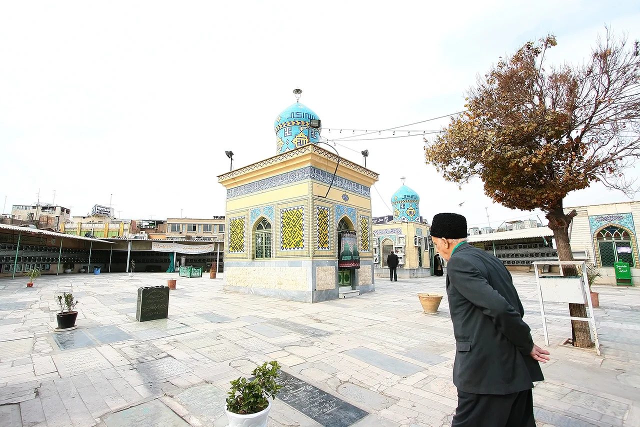 Qom County (Persian: قم) is the only county in Qom Province in Iran, with which it is coextensive. The capital of the county is Qom. At the 2006 census, the county's population was 1,036,714, in 262,313 families. The county has five districts: Jafarabad District, Khalajastan District, the Central District, Kahak District, and Salafchegan District. The county has six cities: Dastjerd, Jafariyeh, Kahak, Qom, Qanavat, and Salafchegan.