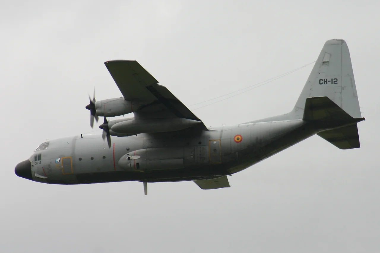 Always impressive on a fast pass!
Operated by 20Sm, 15Wg, Belgian AF.
Allocated US military serial 71-1808.
c/n 4483.
2011 Koksijde Airshow, Belgium.
07-07-2011