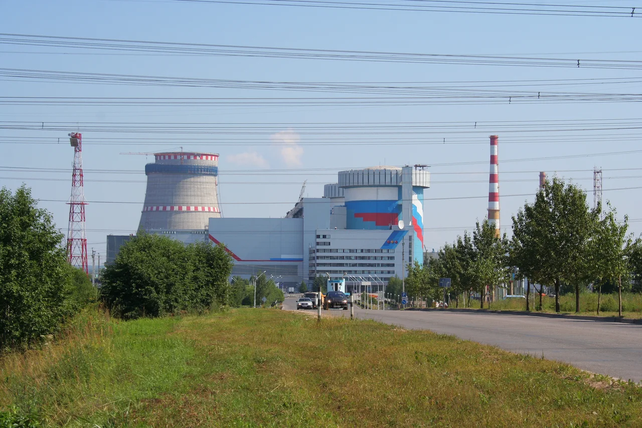 Stadt Udomlja (Oblast Twer, Russland). Blick auf das Kernkraftwerk Kalinin nördlich der Stadt.