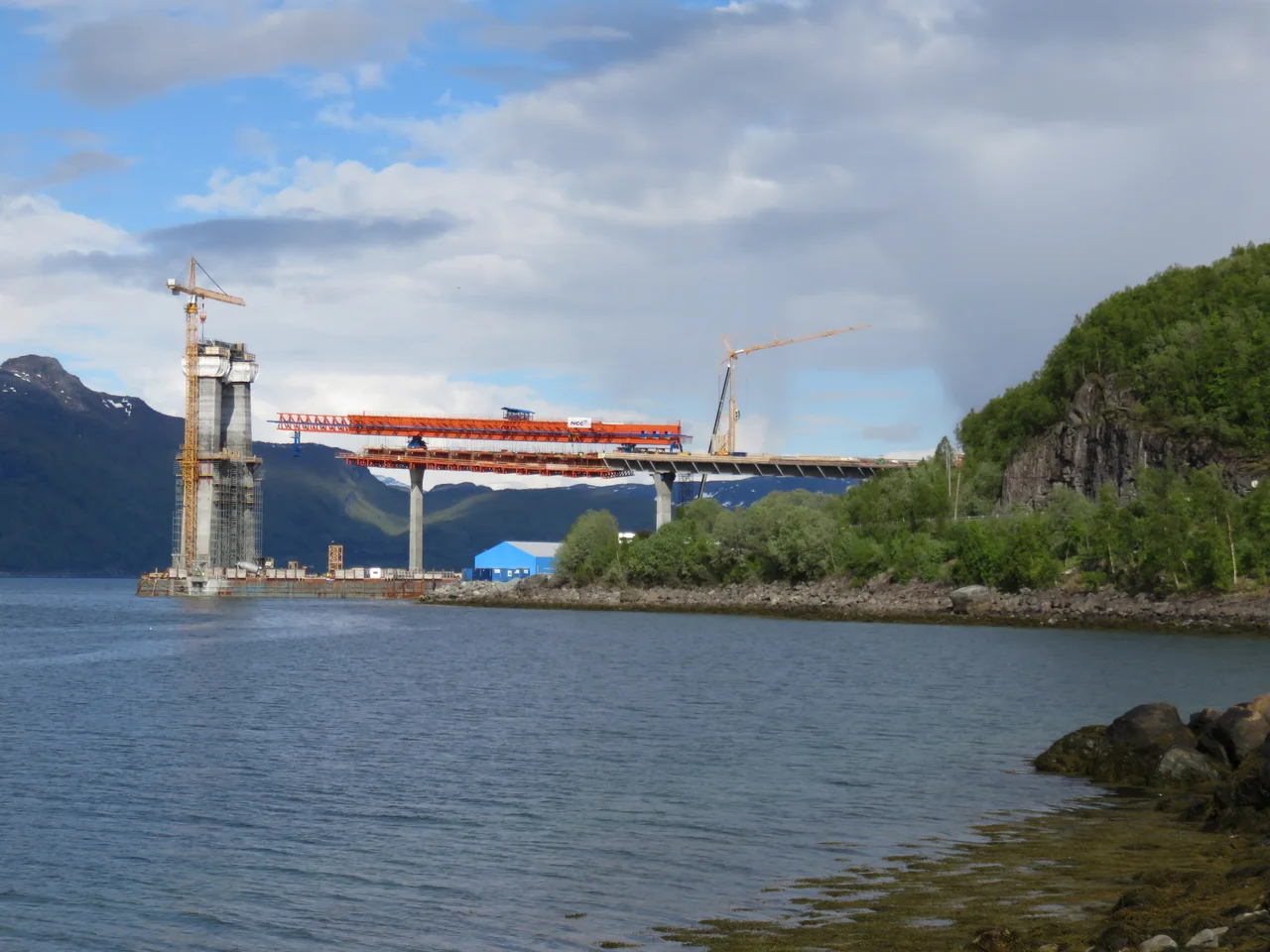 Hålogalandsbrua, Narvik 17. juni 2015. Konstruksjon av brua sett fra Narviksiden.