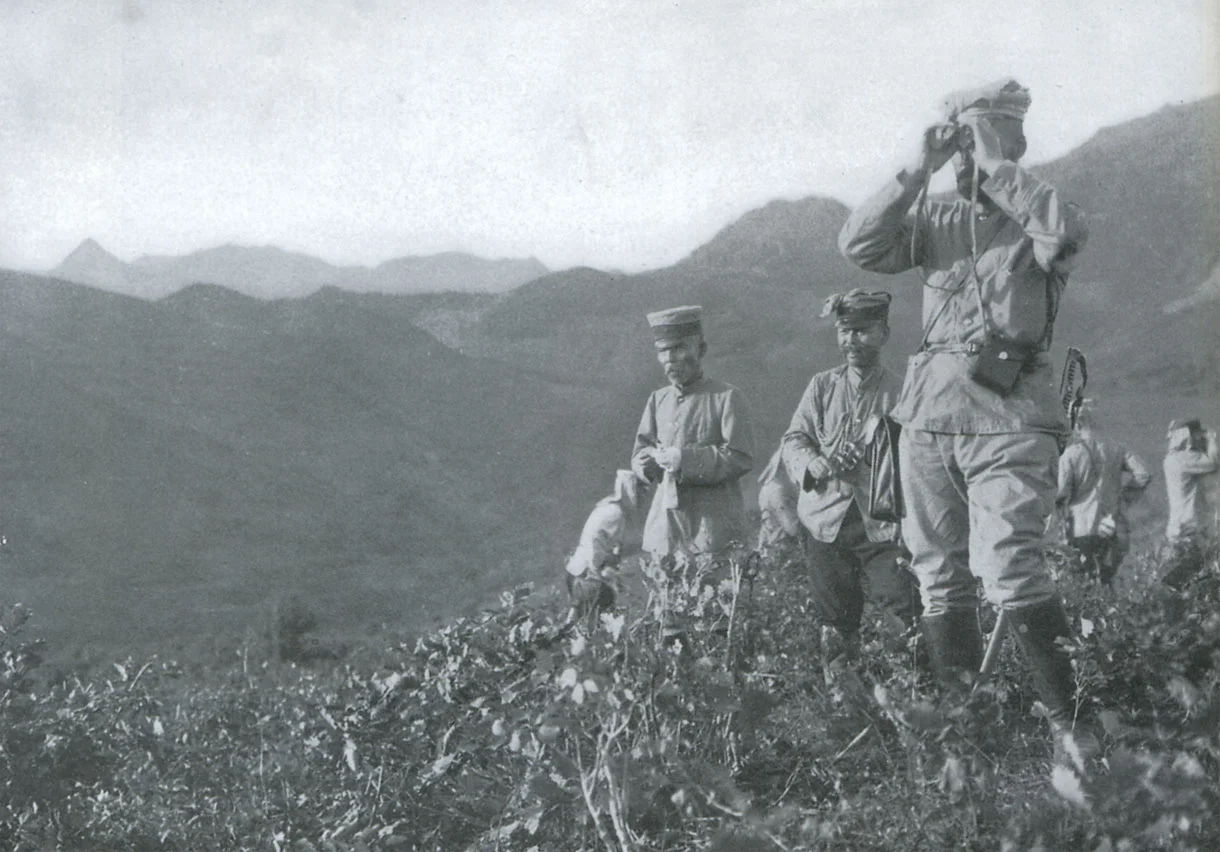 Japanese General Kuroki and his Chief of Staff Shigeta Fujii during the Battle of Liaoyang.